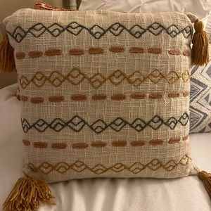 Accent pillow